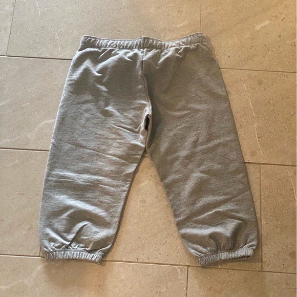 Nike Sweatpants Jogger Capri NWOT Grey Medium - Picture 2 of 4